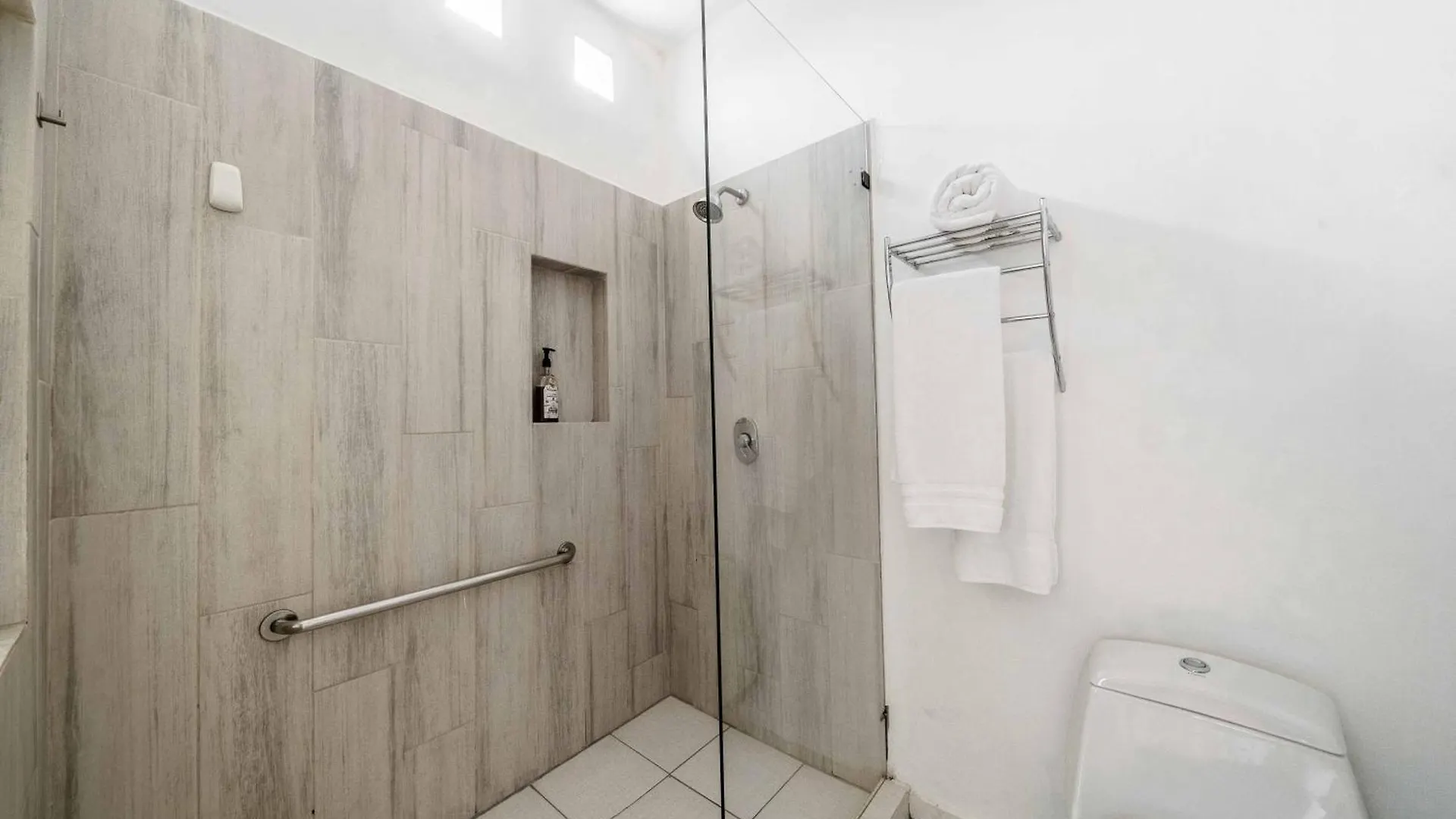 5 Bedroom Modern Villa With Private Pool - Great Location Cancun