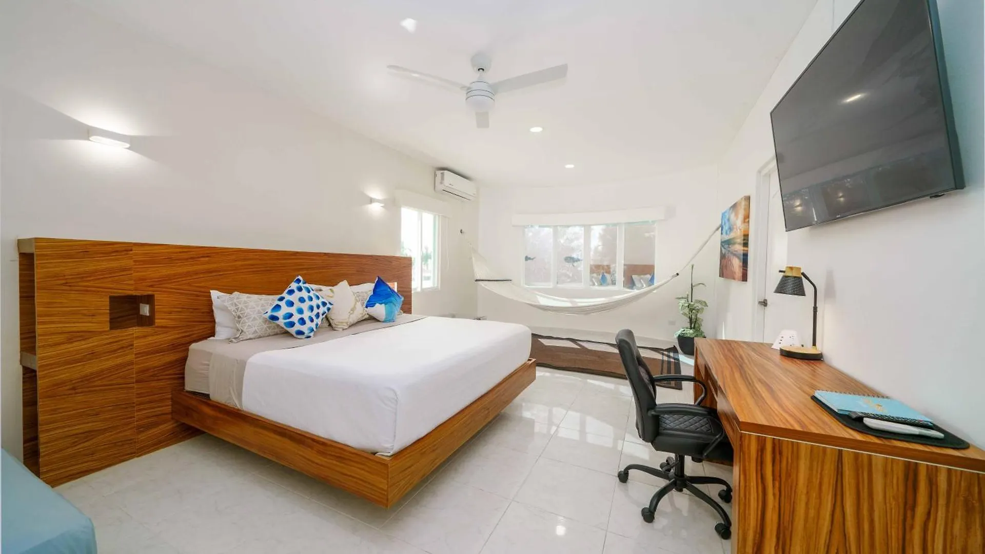 5 Bedroom Modern Villa With Private Pool - Great Location Cancun