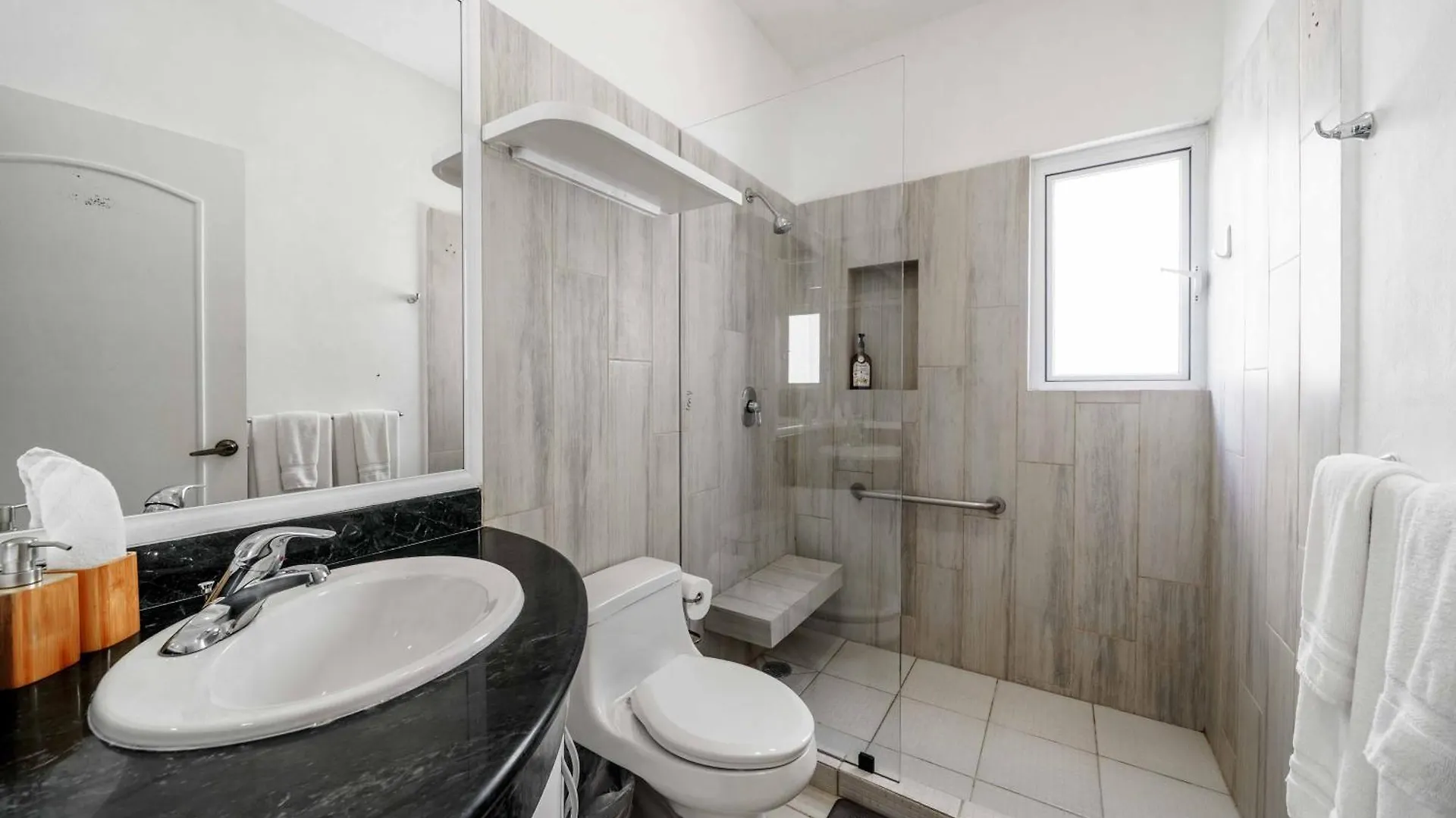 5 Bedroom Modern Villa With Private Pool - Great Location Cancun Mexico